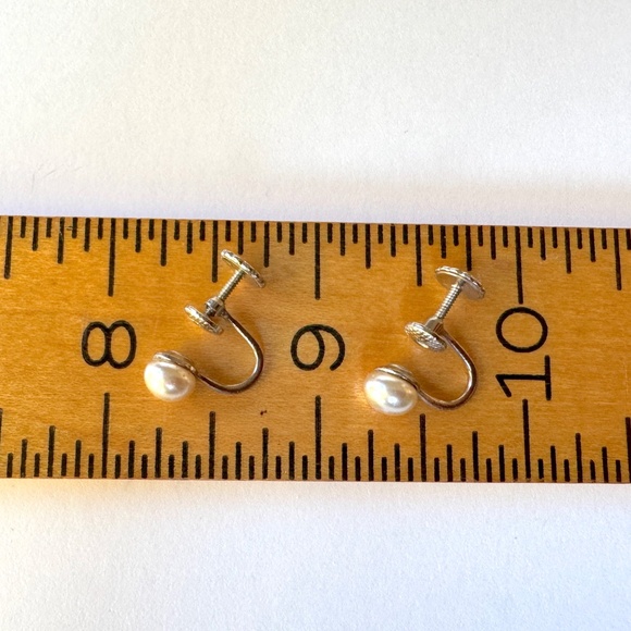 Richelieu Earrings, Vintage Screw Back, Faux Pearl - Picture 4 of 7